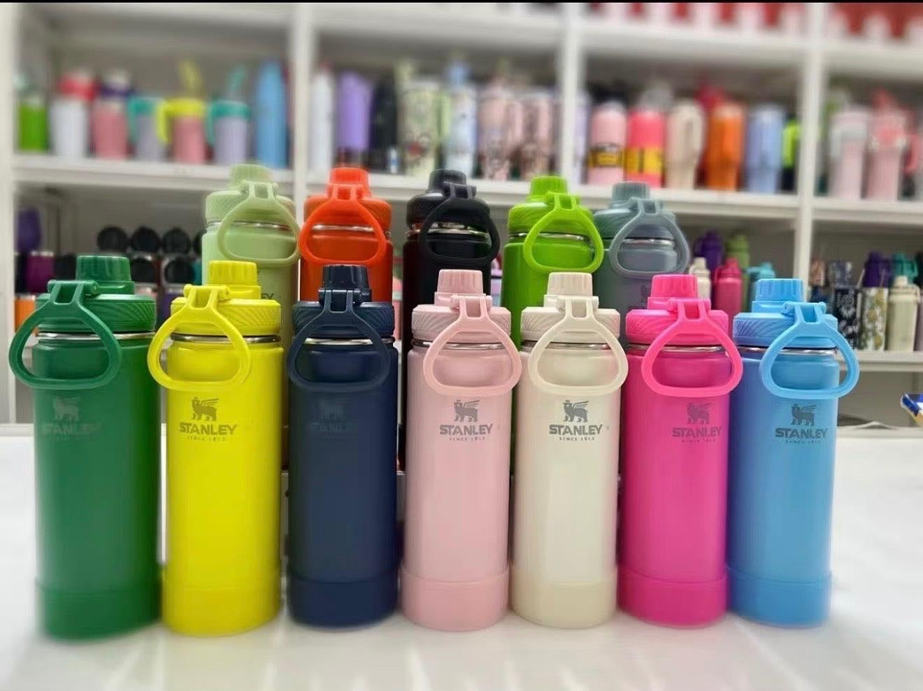 Botellas de colores Stanley 550ml